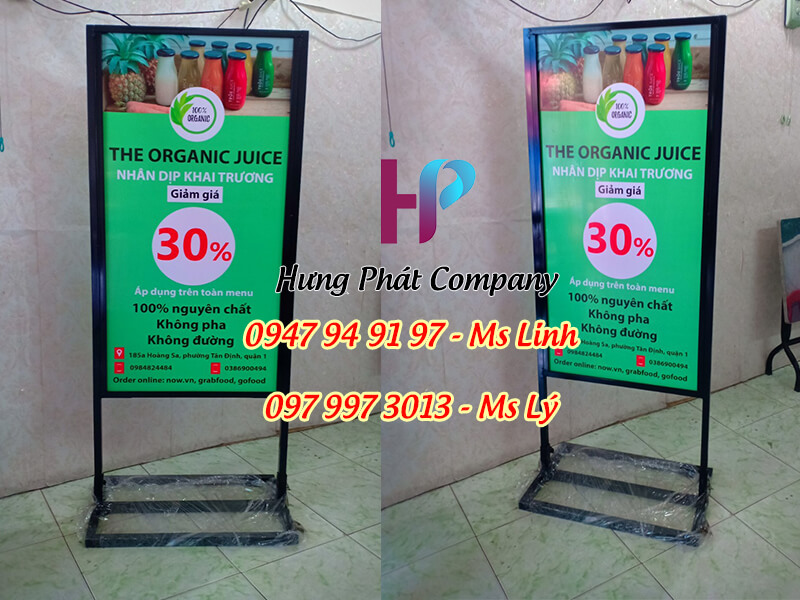 standee khung sat ngoai troi