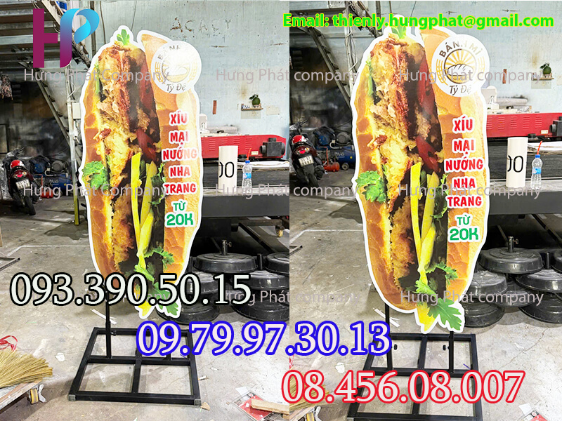 mô hình ổ bánh mì quảng cáo vỉa hè
