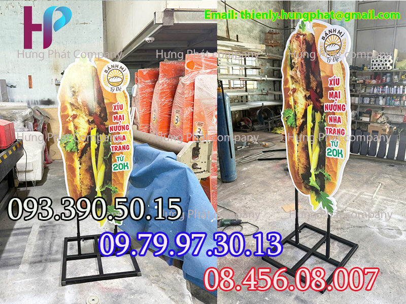 mô hình ổ bánh mì quảng cáo lưu động